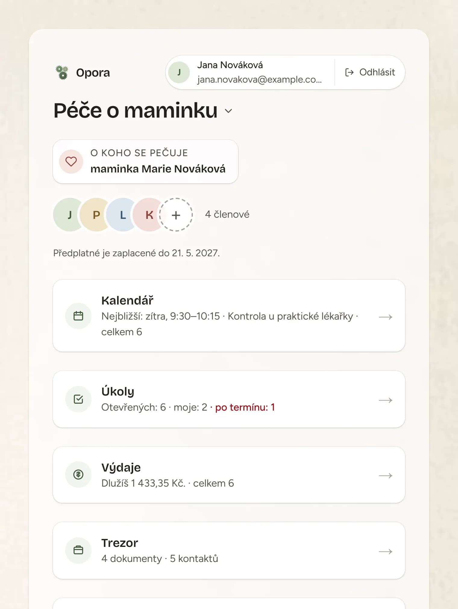 Přehled rodinného kruhu s dlaždicemi úkolů, kalendáře, výdajů, trezoru a chatu